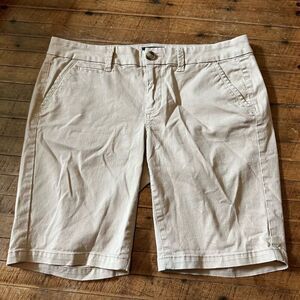 American Eagle tan khaki Bermuda 8 minimalist  shorts
